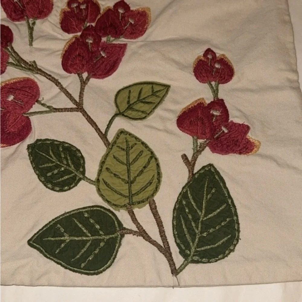 Pottery‎ Barn 100% Cotton Floral Embroidered Lumbar Pillow Cover 16x26